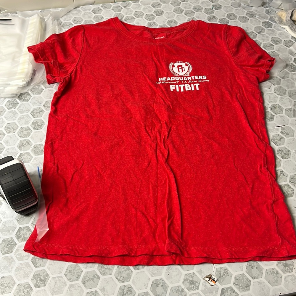 Universal Thread XS Red Short Sleeve He Sees You When You’re Drinking Graphic T